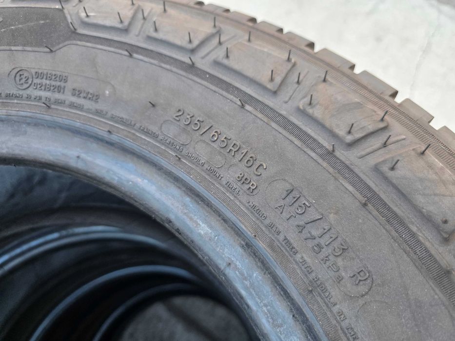 2бр Летни гуми за бус 235 65 16 С - Michelin - DOT 2023