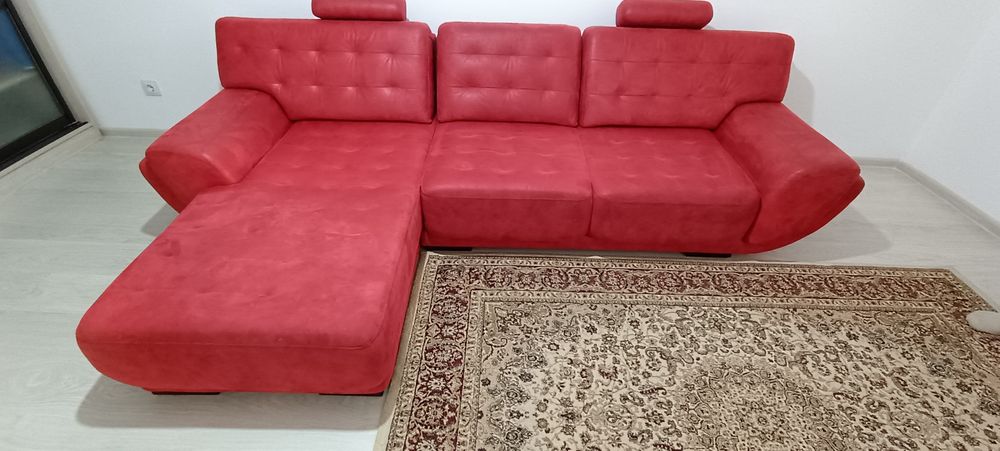Продам диван красный