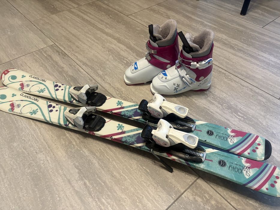 Vand clapari si schiuri fete