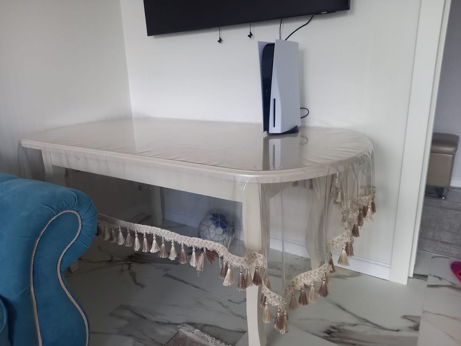 Продается стол для гостиной