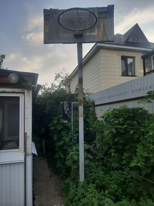Продам баскетбольную стойку с кольцом
