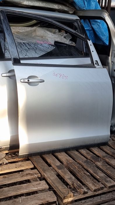 Дверь на Toyota Estima  Договорная