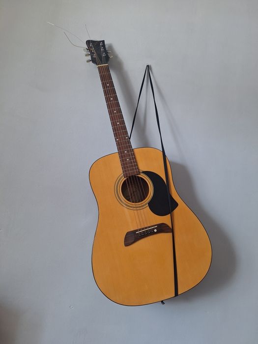 Гитара сатылады көлемі үлкен