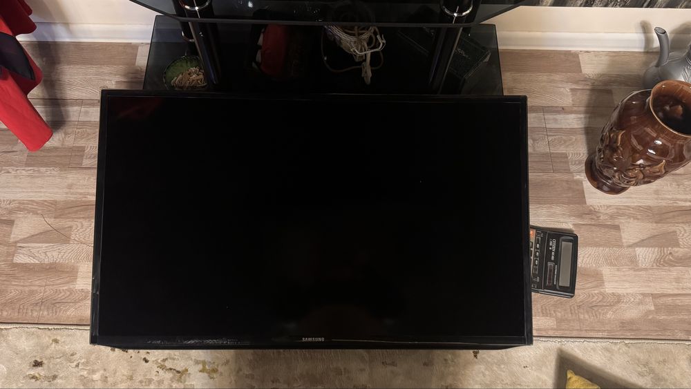 Продам телевизор Samsung UE40EH5000WXMS