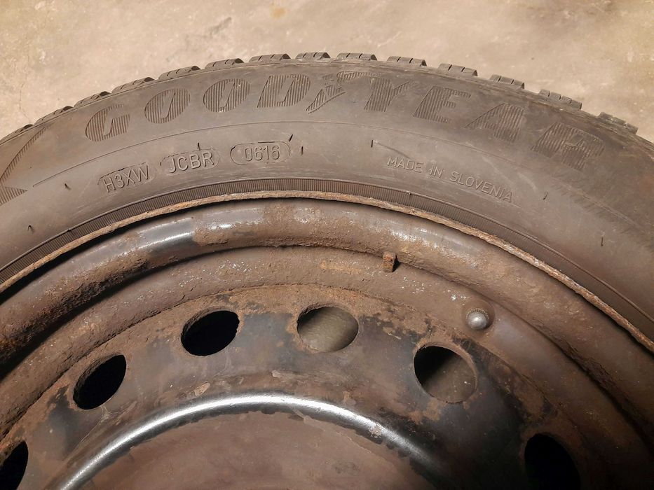 4бр. стоманени джанти 16" с гуми Goodyear 205/60 от Toyota