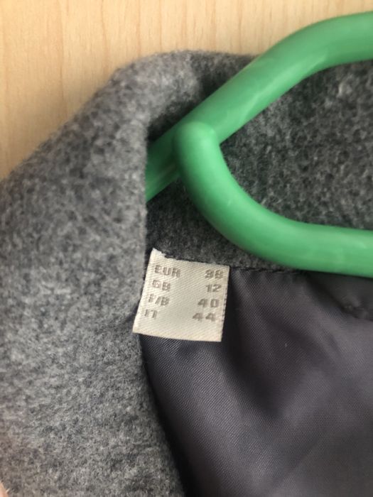 Palton gri cu detaliu în talie