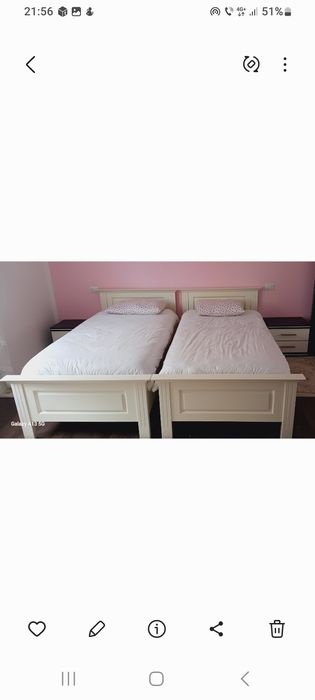 Vând 2  paturi albe de o persoană