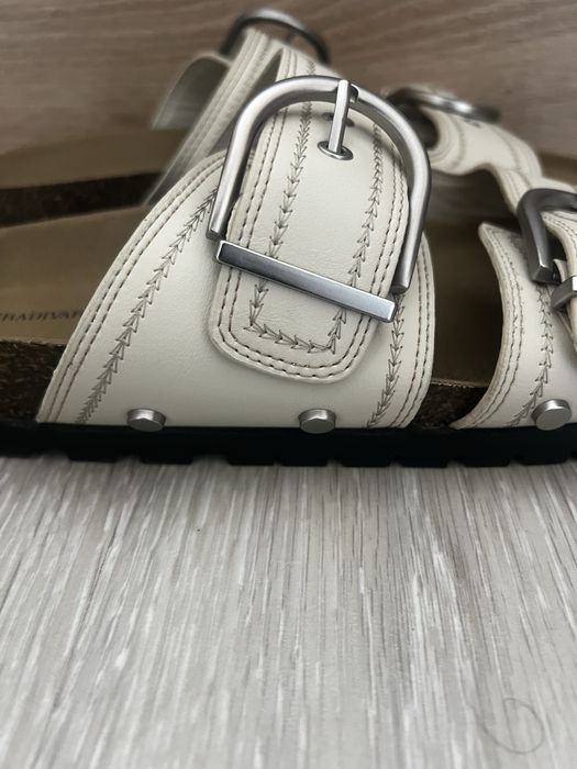 Масивни чехли Stradivarius с катарами