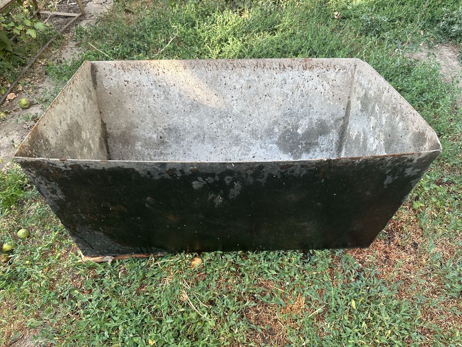 Металическая емкость- ванна