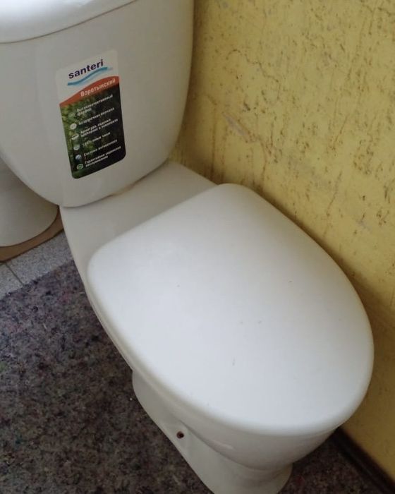 Продаётся хороший унитаз.