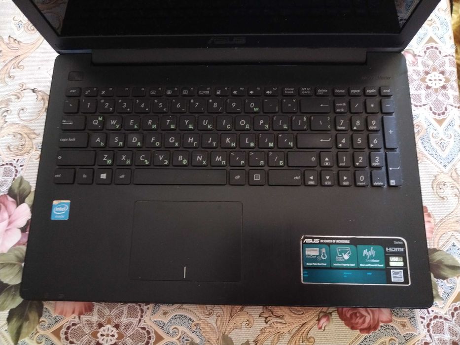 Лаптоп Asus X553M