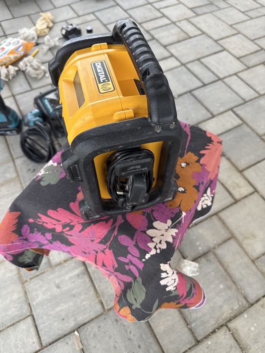 Vind Dewalt DCR020-GB doar corp