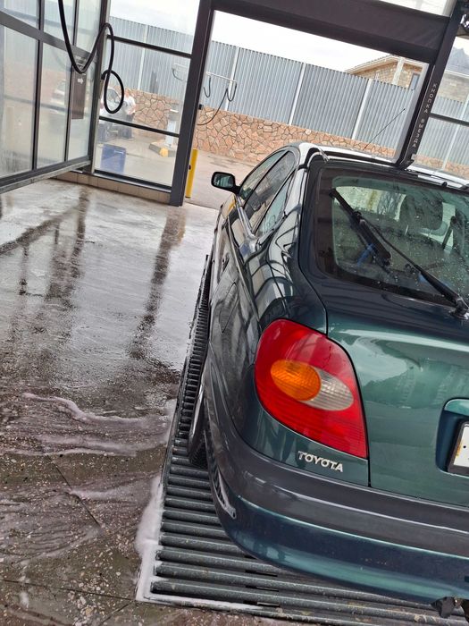 Продам автомобиль тойота авенсис хэтчбек,обьем 1.6