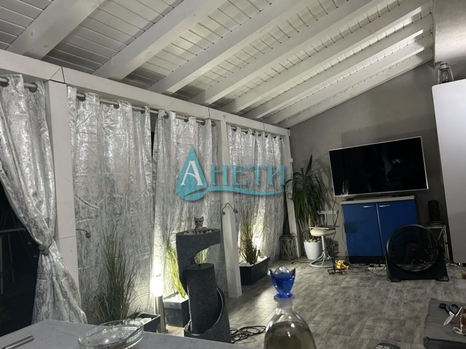 Стилно обзаведена къщи 200м2 с двор 521м2 в гр.Костинброд