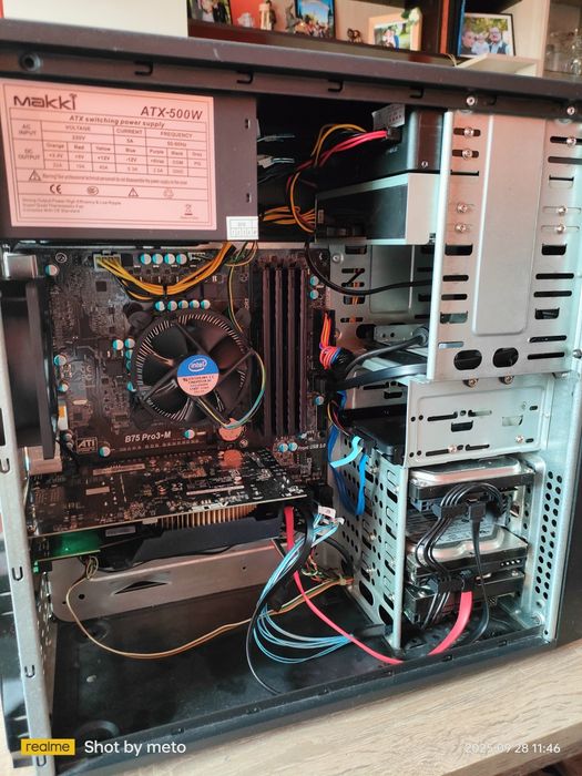 Intel Core i7 / 32 GB RAM / nVidia GTX 750 / 250 GB SSD / Wi-Fi