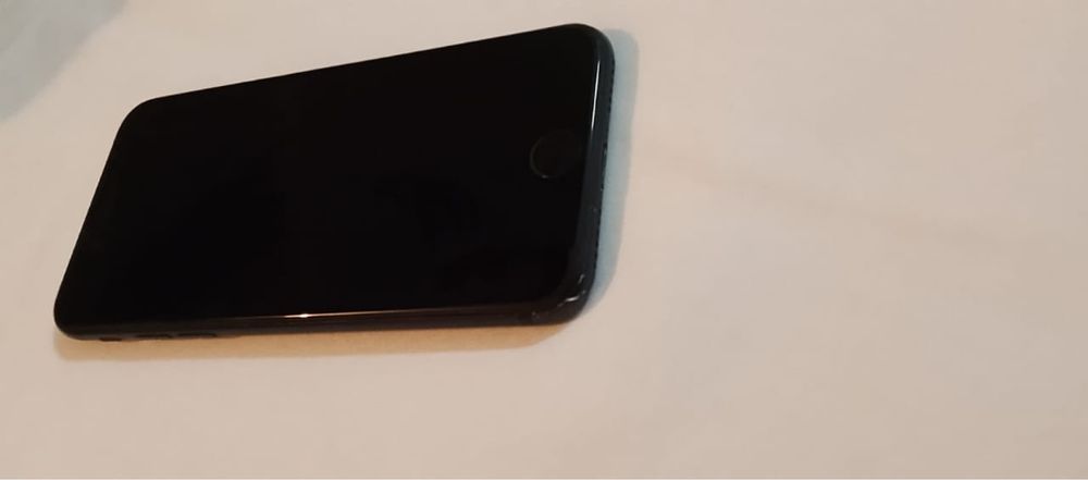 Продаеться айфон 7