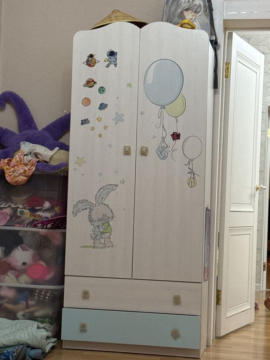 Продам детский шкаф и парту