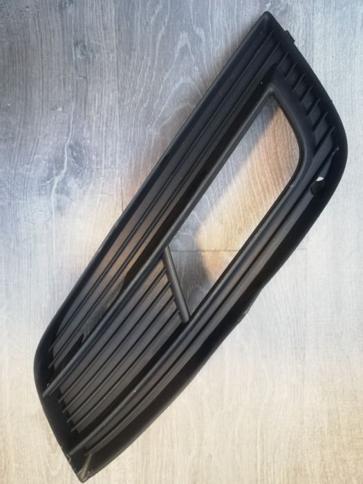 Grila proietor dreapta audi a4 b8.5