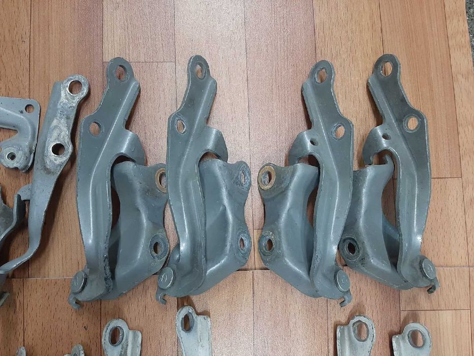 Продам Петля капота Toyota / Lexus