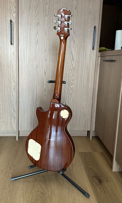 Chitară Electrică Epiphone Les Paul Standard PlusTop + Stand inclus