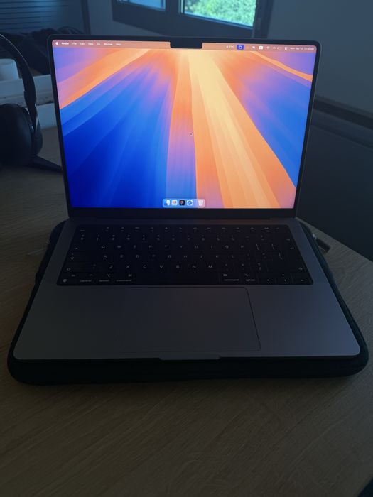 Като НОВ Macbook Pro 14 16GB M1 Pro 512GB