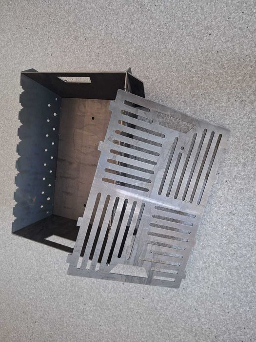 Grătar Portabil Modular Oțel 3mm – Design Industrial Camping & Outdoor