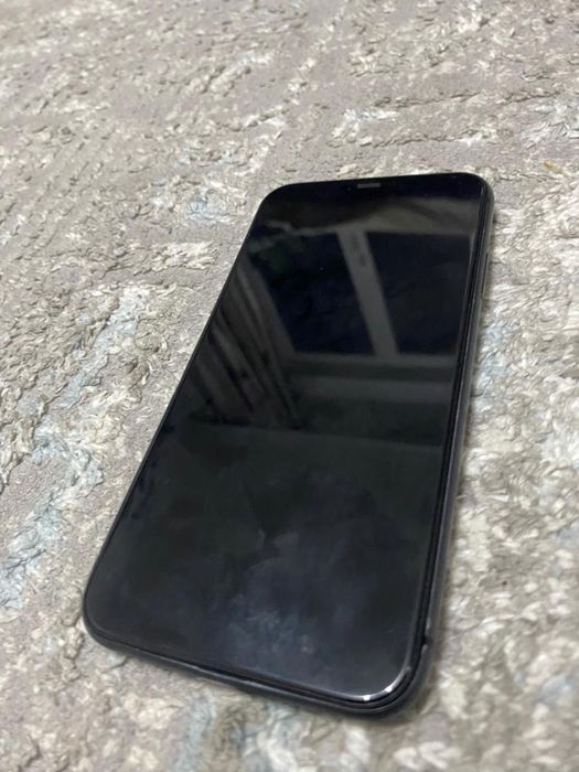 Продам на запчасти айфон 11
