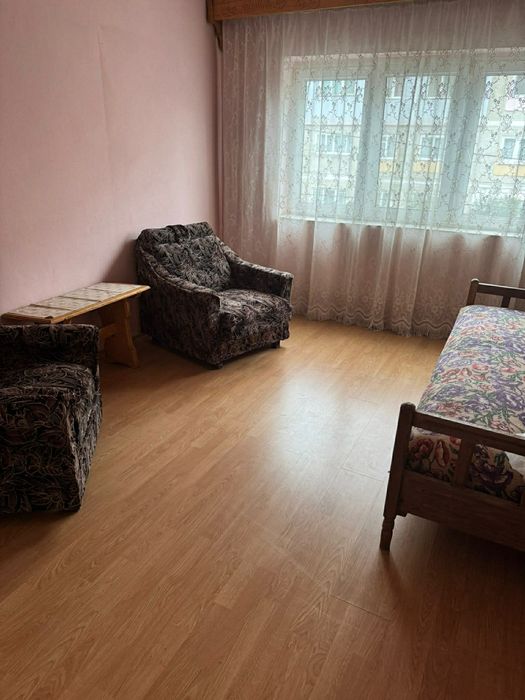 Apartament luminos, etaj 1, în zonă centrală