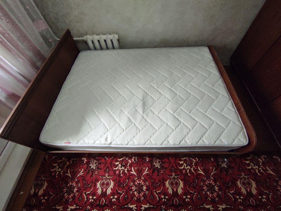 Продам кровать с матрасом