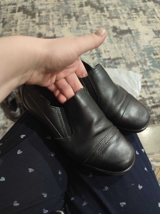 Продам туфли для мальчика 34