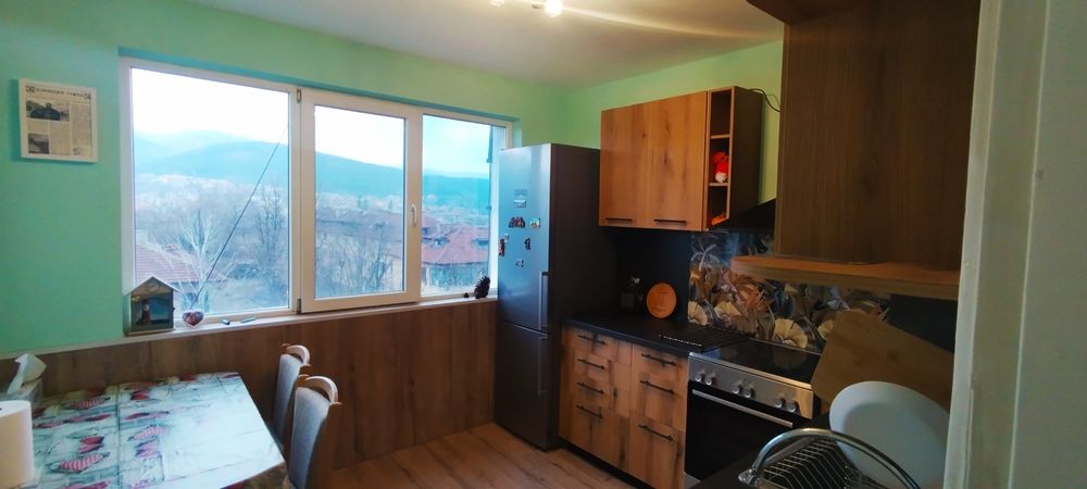 Продава се двустаен апартамент в кв. Могиличе, гр.Перник