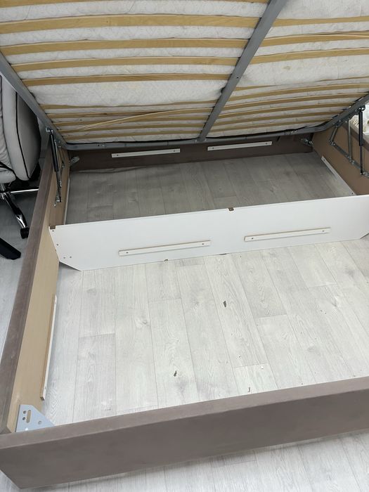 Кровать двуспальная