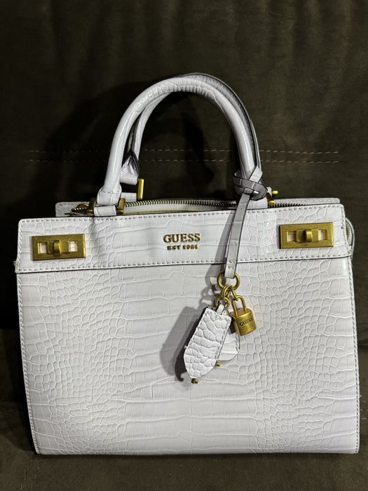 Дамски чанти  Guess