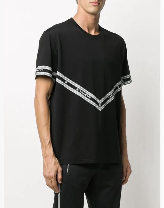 Givenchy Chain Logo-print T-shirt S