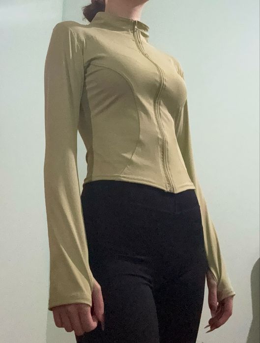 светло-зеленый рашгард