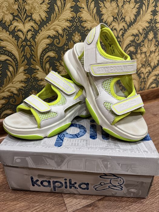 Продам спортивную обувь для девочки