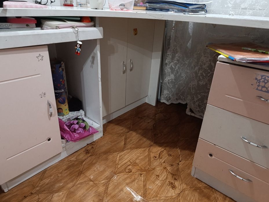Продам детский письменный стол