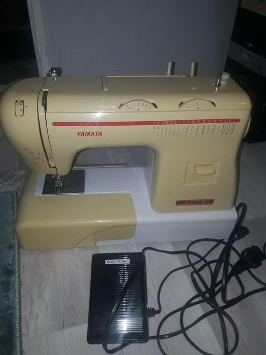 Продам швейную машинку