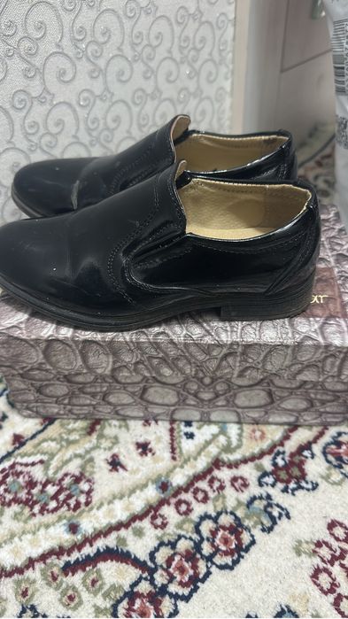 Отдам бесплатно туфли для мальчика 25р