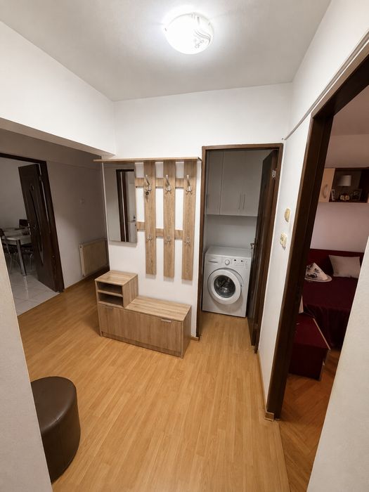 Inchiriez apartament cu 3 camere
