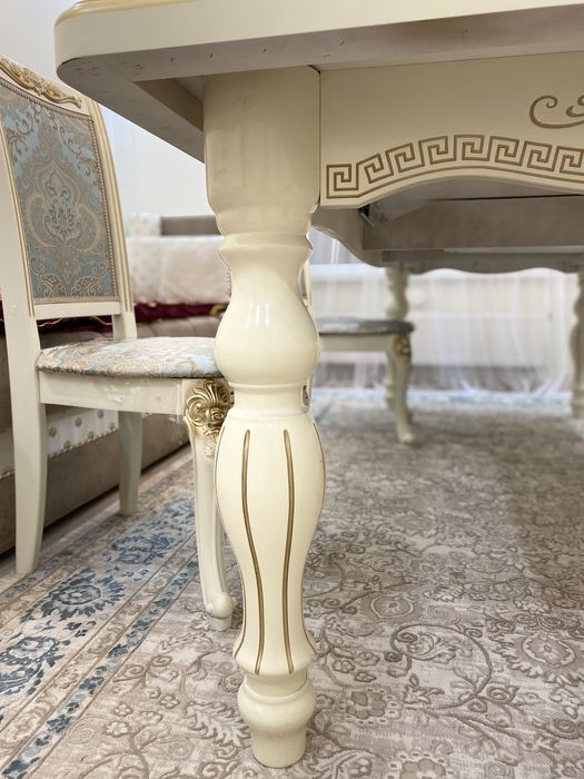 Стол для гостиной