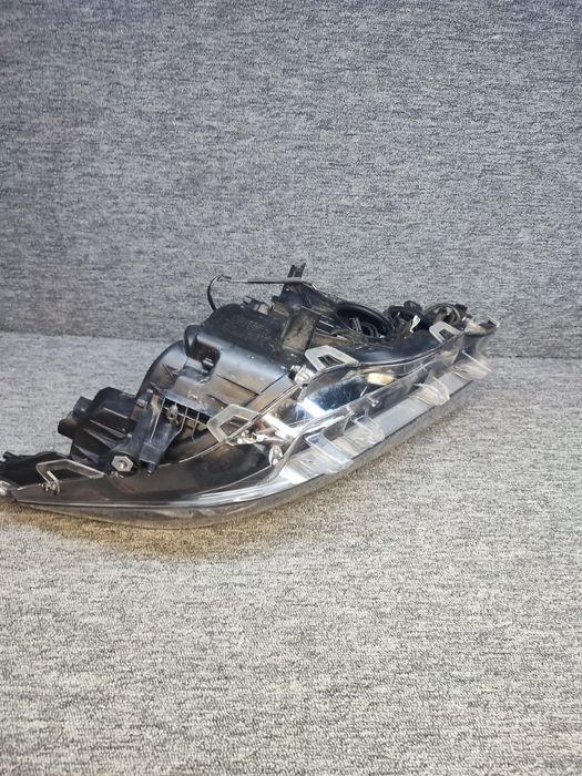 Far stanga Toyota Rav 4