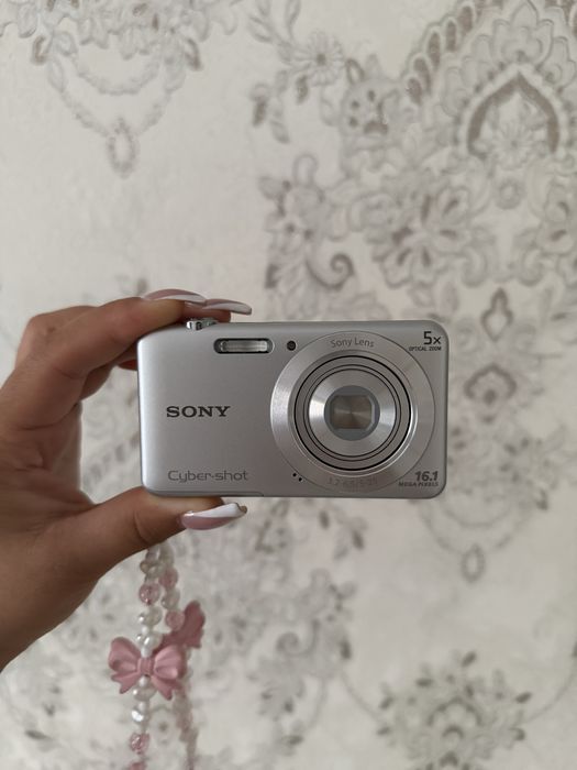 Sony Cybershot DSC - W710
