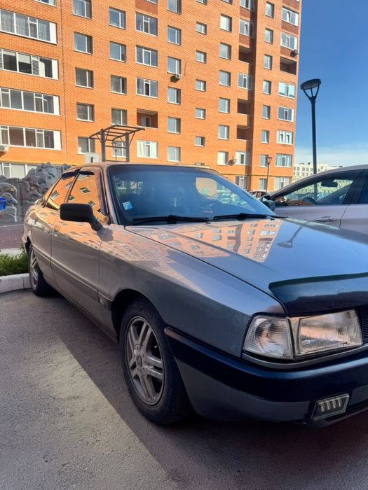Машина Ауди 80
