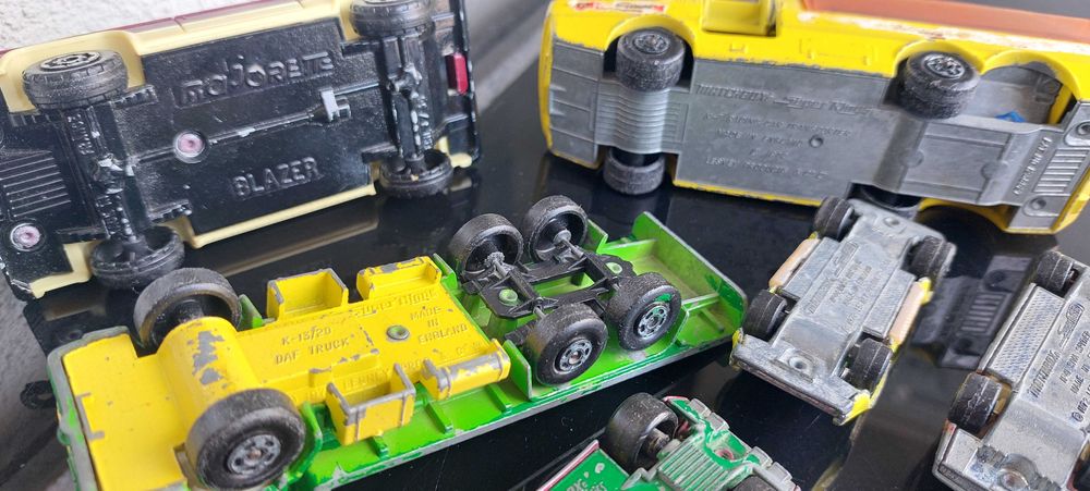 Мачбокс метални колички 10бр.+ 1бр Мажорете пикап подарък