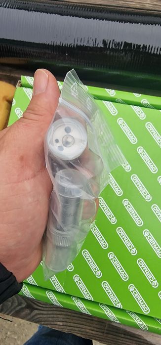 Diuze injector tractor fiat 615 715 fiat 650 fiat 750 pe original pret 295 lei buc se poate trimite prin curier rapid în toată tara