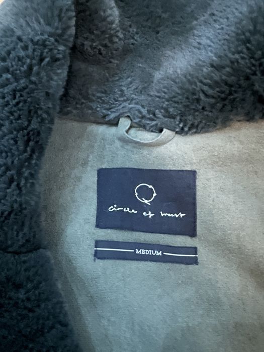 Маслено зелено палто