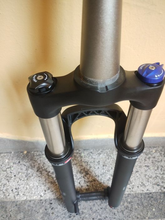 Нови вилки "Suntour"и"Rock Shox"