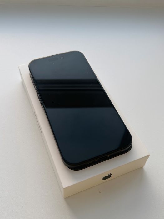 Продам айфон 16 черный