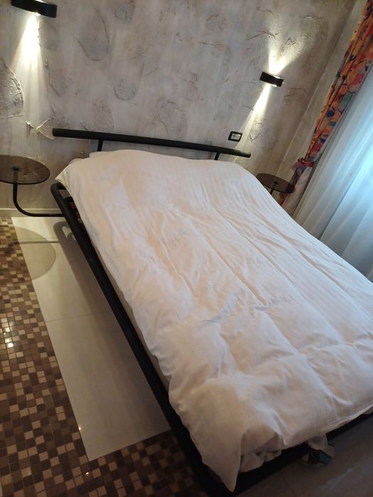 Pat matrimonial din metal